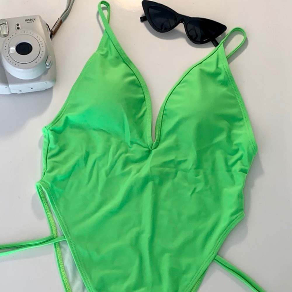 Green swimsuit👒